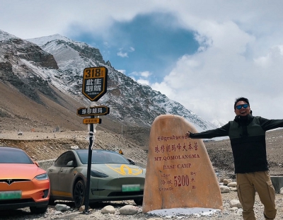 صعود خودروهای تسلا به مرتفع‌ترین قله جهان