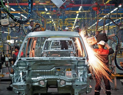 انتقاد رئیس اتحادیه فروشندگان خودرو از کیفیت قطعات خودرویی