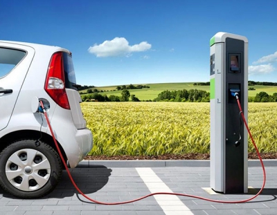 نگرانی از شارژ خودروی برقی تا انقراض پمپ بنزین‌ها