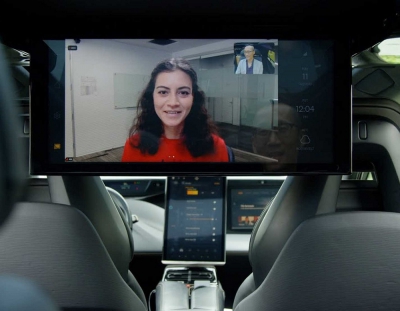 نمایشگر 27 اینچی خودرو با قابلیت ویدیوکنفرانس
