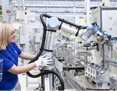 استقرار هزاران ربات در کارخانه تولید خودروهای برقی فولکس