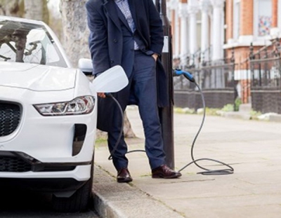 اولین ایستگاه شارژ خیابانی خودروی برقی در انگلیس