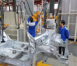 چرخ خط تولید پژو 301 در ایران خودرو به حرکت درآمد