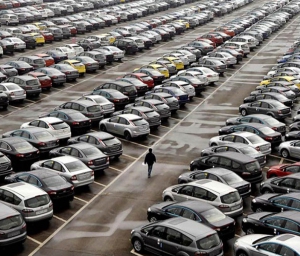 بازار خودرو در انتظار تعیین تکلیف نرخ ارز