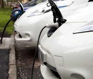 واکنش منفی مردم بریتانیا به حذف یارانه خرید خودرو های برقی