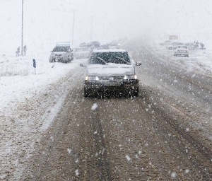 برف و باران جاده های کشور را دربر می گیرد