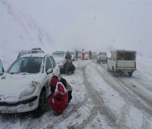 مازوخیسم رانندگی در جاده های برفی و مسدود!