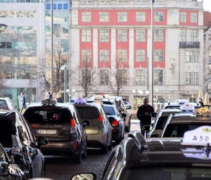 تاکسی های نروژی به شارژر سریع بی سیم مجهز می شوند