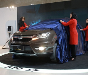 رونمایی کارمانیا از BYD S7 در نمایشگاه خودرو تهران
