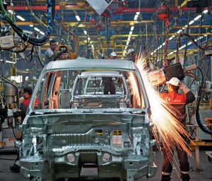اثرات بحران ارزی بر صنعت خودروی ایران