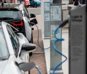اروپایی ها ۴۰۰ ایستگاه شارژ خودروی برقی می سازند