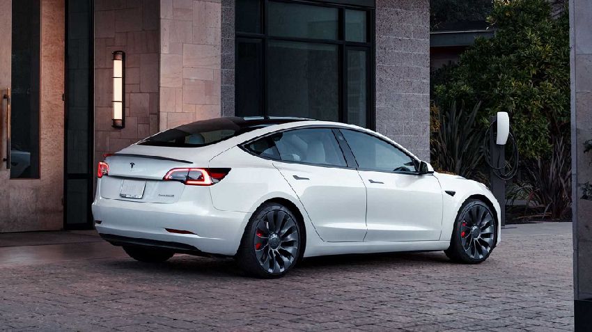 Tesla Model 3 Performance 13